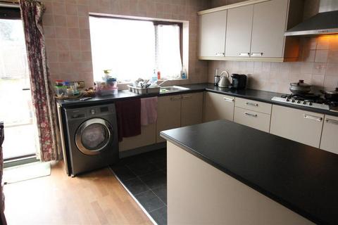 3 bedroom semi-detached house to rent, Gayton Avenue, Leicester