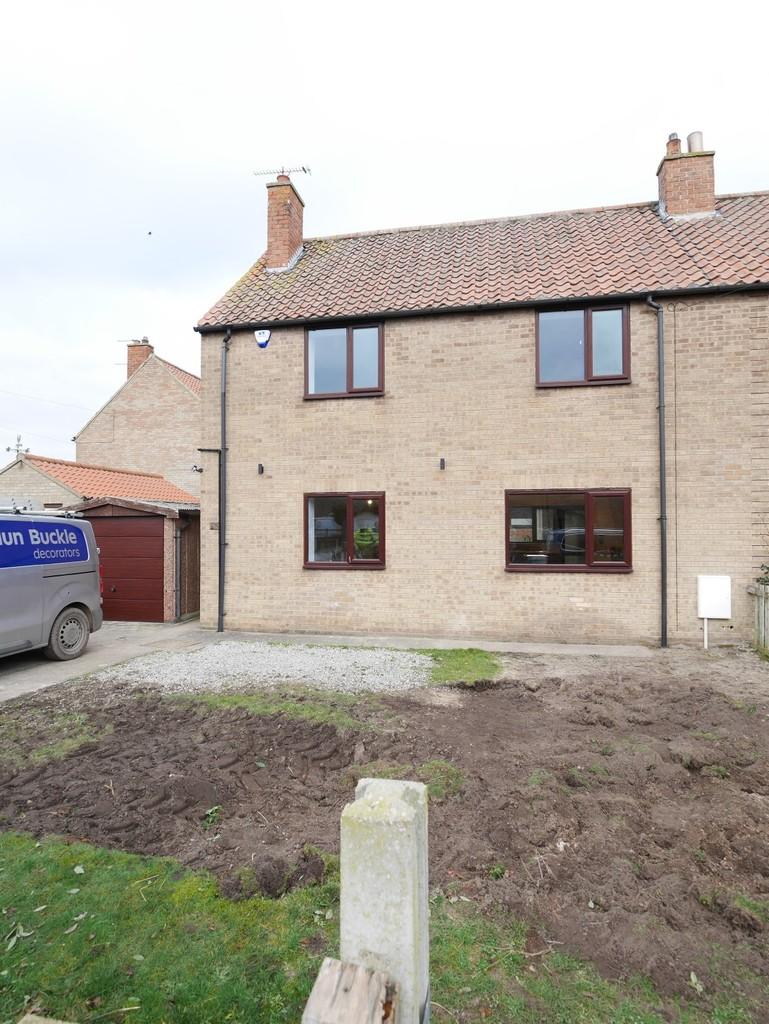 Springfield, Holme upon Spalding Moor 3 bed semidetached house £750