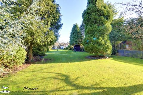 72 Efflinch Lane, Barton Under Needwood, Burton-on-trent, DE13 8EU