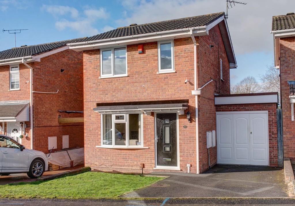 Packwood Close, heath, Redditch... 2 bed detached house £265,000