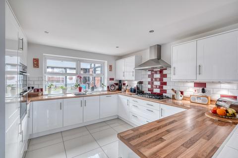 4 bedroom detached house for sale - Chalmers Close