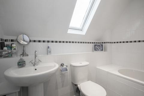 16 Chantry Gate, Bishops Cleeve, Cheltenham, GL52 8UR