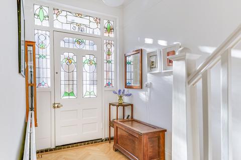 5 Clifton Road, London, N22 7XN