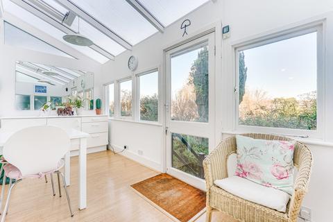 5 Clifton Road, London, N22 7XN