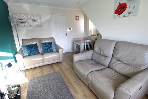 4 Alderton Drive, Wolverhampton, WV3 7JZ