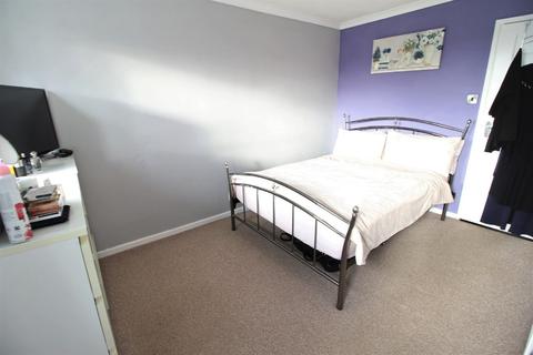 4 Alderton Drive, Wolverhampton, WV3 7JZ