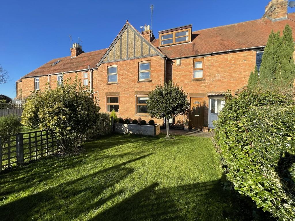 Banbury Lane, Byfield, NN11 6UX 2 bed terraced house £300,000