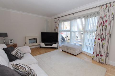 4 bedroom property for sale - Montague Close, Shoreham-By-Sea