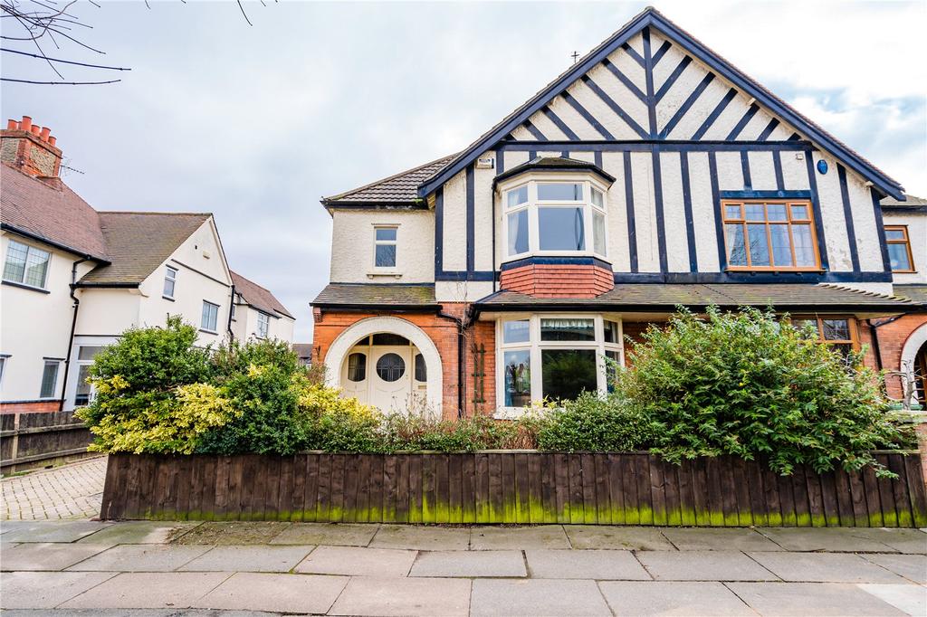 Weelsby Road, Grimsby, DN32 4 bed semidetached house £285,000