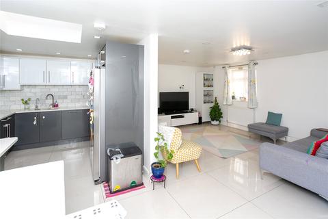 15 Foxleys, Watford, WD19 5DB