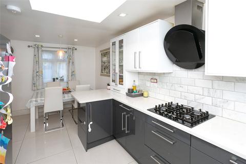 15 Foxleys, Watford, WD19 5DB