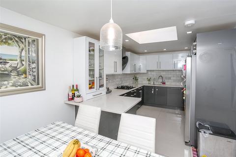 15 Foxleys, Watford, WD19 5DB