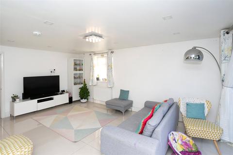 15 Foxleys, Watford, WD19 5DB