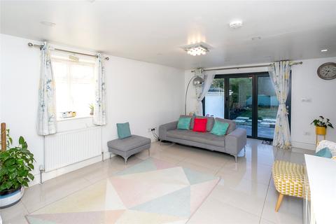 15 Foxleys, Watford, WD19 5DB