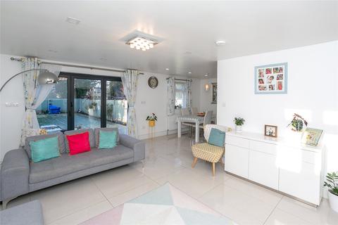 15 Foxleys, Watford, WD19 5DB