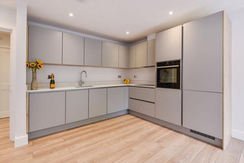 2 bedroom apartment to rent, Wey Hill, Haslemere