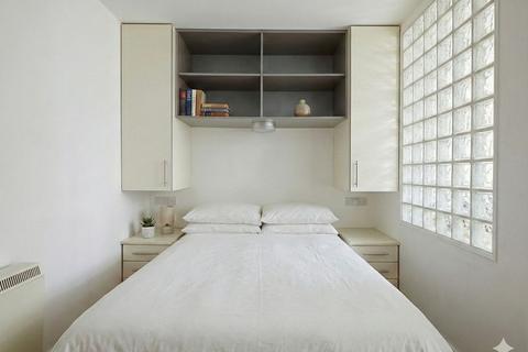 undefined, Station Road West, Canterbury