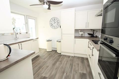 3 Broadview, Folkestone, CT20 3ES