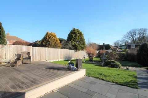 3 Broadview, Folkestone, CT20 3ES