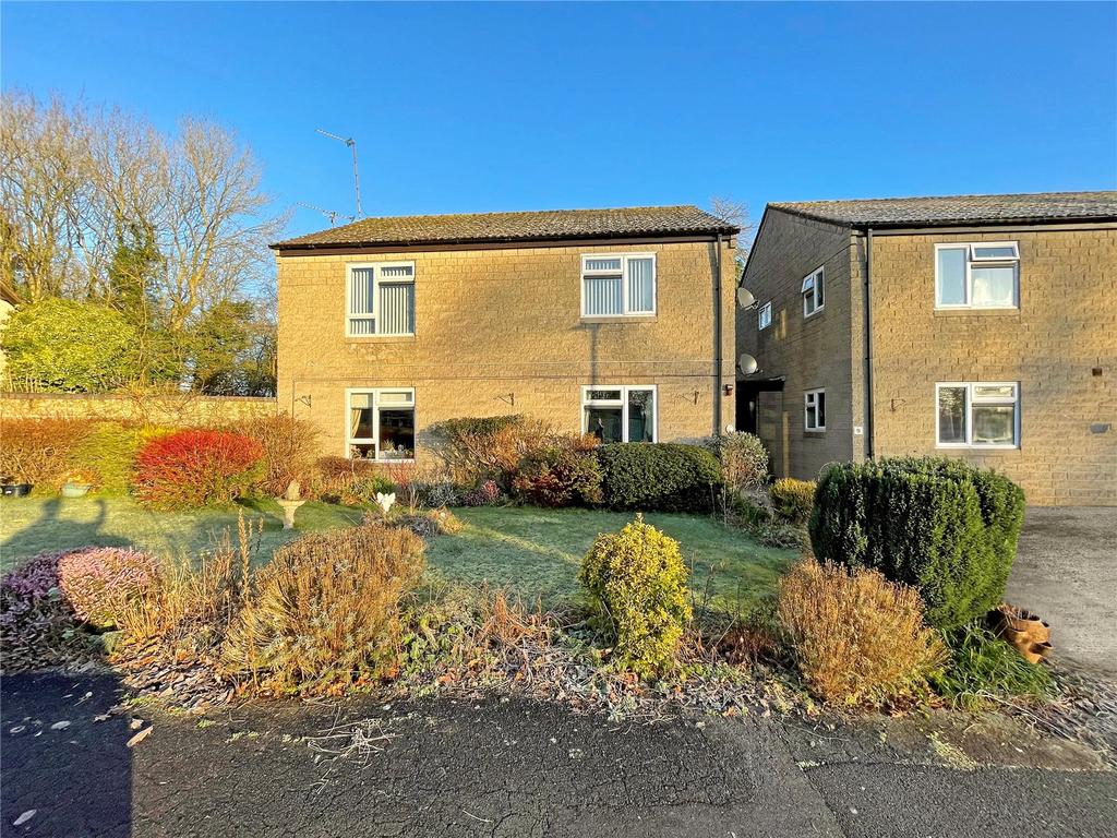 Cowbridge Crescent, Malmesbury, SN16 2 bed apartment £200,000