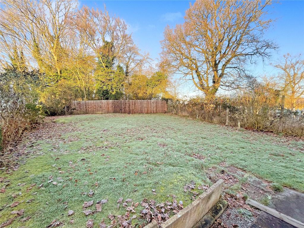 Cowbridge Crescent, Malmesbury, SN16 2 bed apartment £200,000