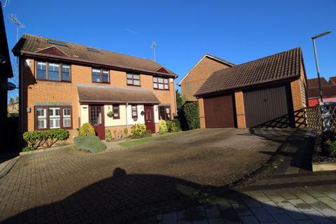 10 Cornwallis Close, Caterham, CR3 5BX