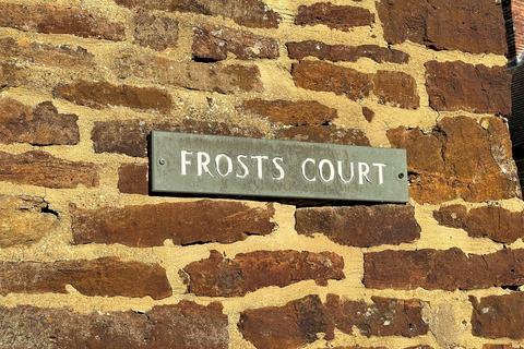 4 bedroom barn conversion for sale - Frosts Court, Wootton , Northants, NN4