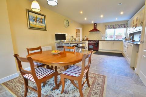 5 bedroom detached house for sale - North Meadow Road, Cricklade, Wiltshire