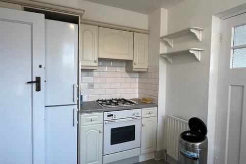 3 bedroom flat to rent - Flat , Chester Court, Monks Drive, London
