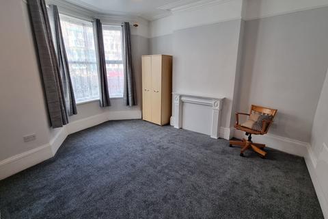 House share to rent, 68 Trafalgar Square