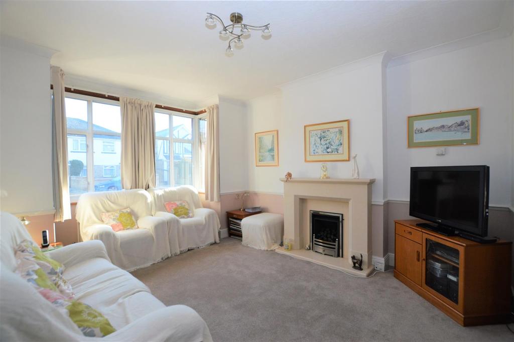 9 Ashford Crescent lounge.JPG