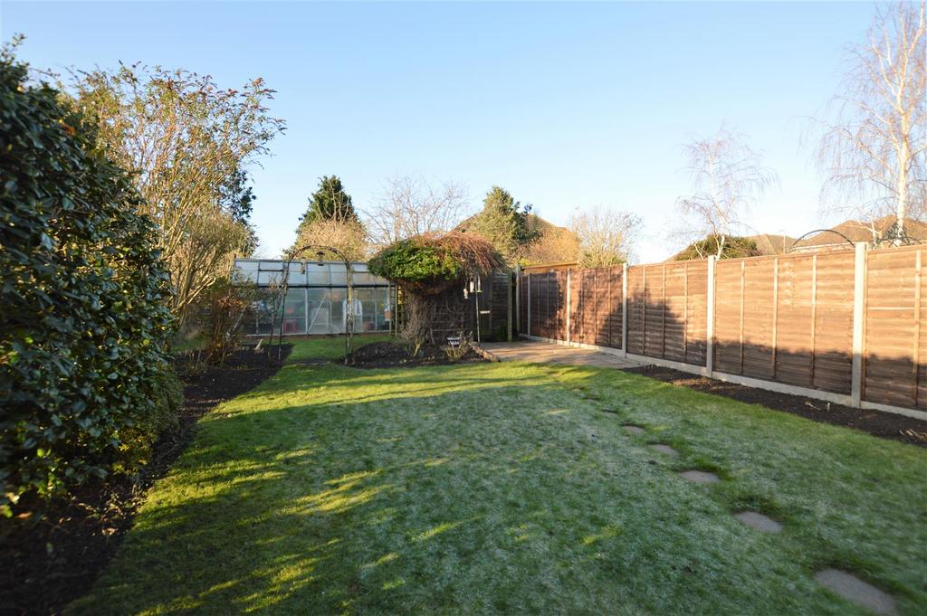 9 Ashford Crescent gdn.JPG