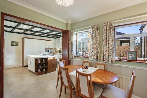 9 Ashford Crescent, Ashford, TW15 3EE