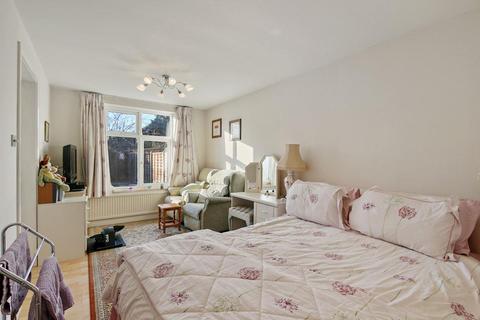 9 Ashford Crescent, Ashford, TW15 3EE