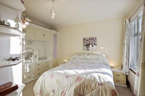 9 Ashford Crescent, Ashford, TW15 3EE