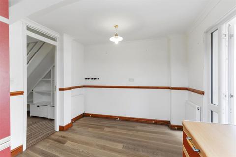 100 Leatherbottle Green, Erith, DA18 4HR