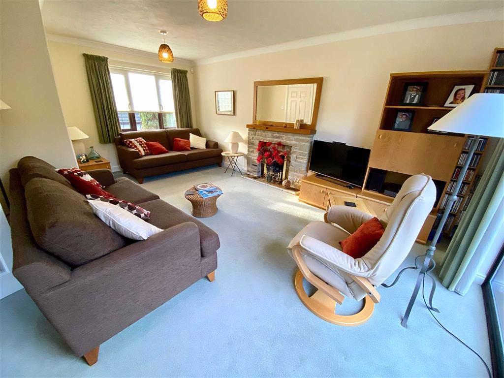 Vicarage Meadow, Mirfield, WF14 4 bed detached house £410,000