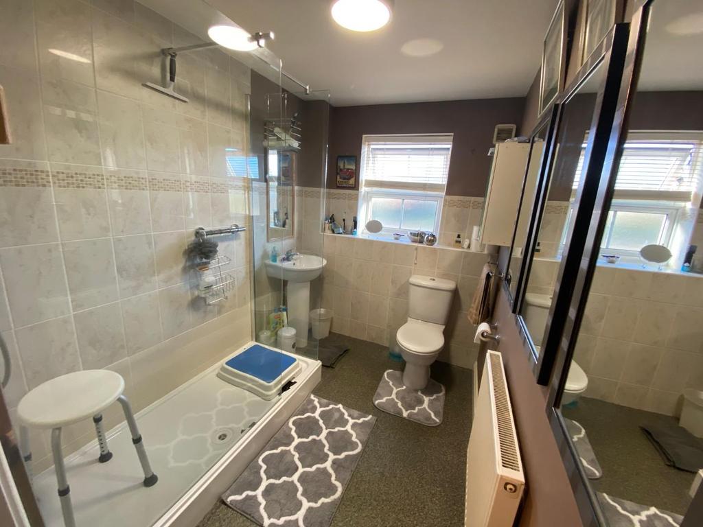 Shower Room.jpg