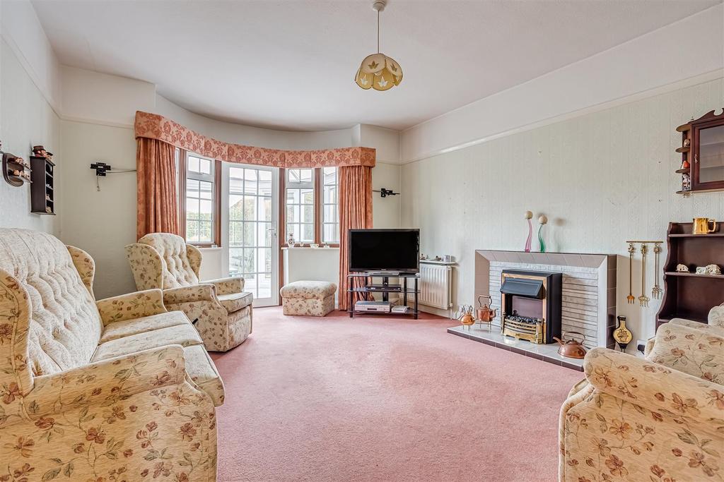 Yewlands Close, Banstead 4 bed detached house £1,000,000