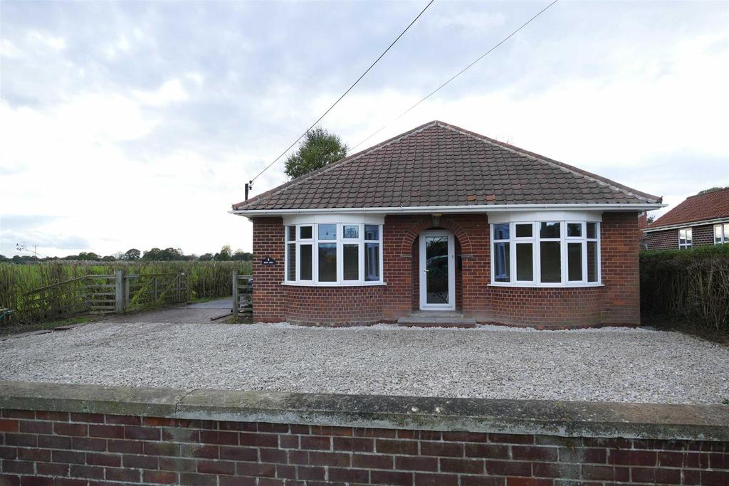 Skiff Lane, Holme On Spalding Moor 3 bed detached bungalow £800 pcm (£185 pw)