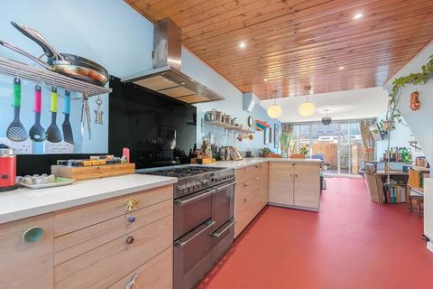 52 Ramilles Close, London, SW2 5DG