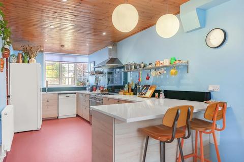52 Ramilles Close, London, SW2 5DG