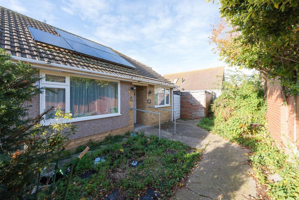 West Dumpton Lane, Ramsgate 2 bed semidetached bungalow £275,000