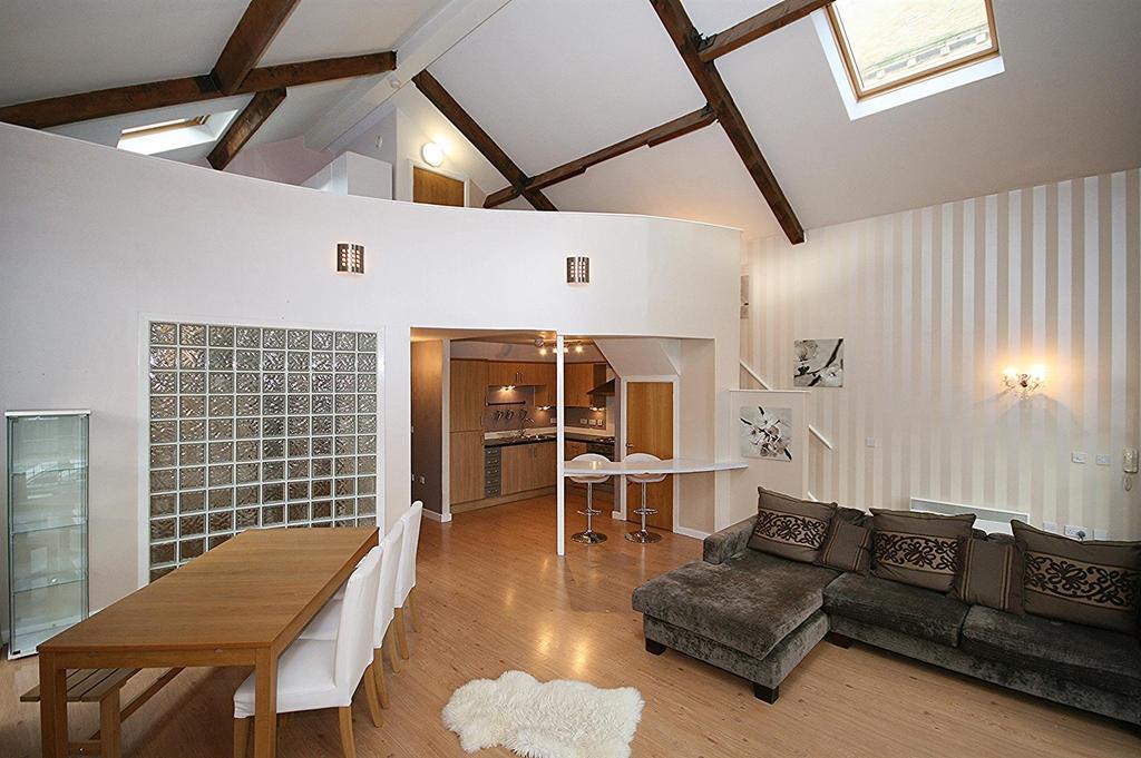 Living / dining / kitchen