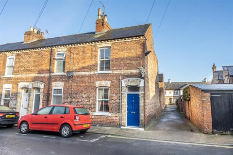 2 bedroom end of terrace house to rent, Gray Street, York, YO23 1BN