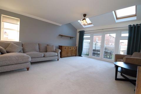 4 bedroom townhouse to rent - Bishops Way, Dalston Carlisle
