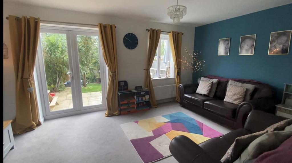 Lounge/sitting room