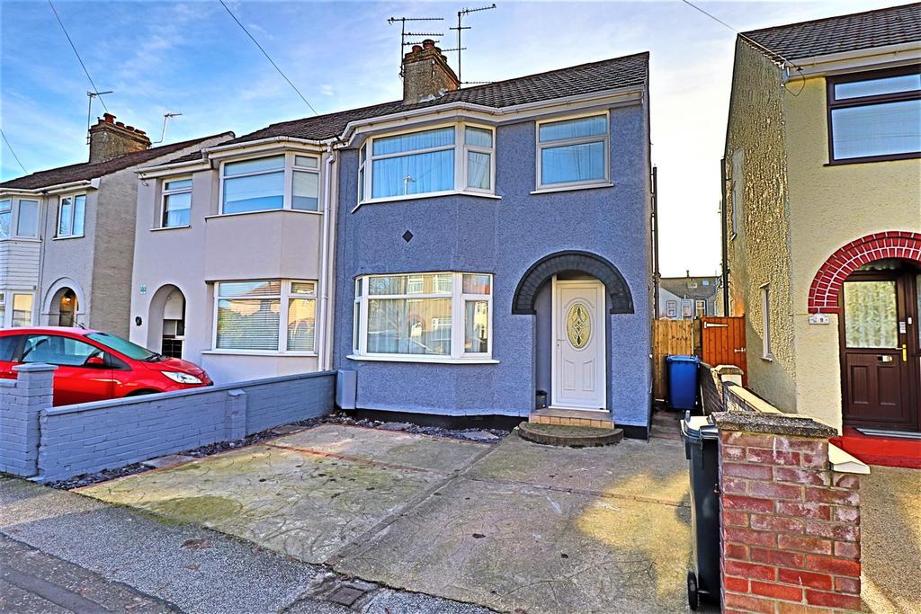 Waveney Crescent, Lowestoft 3 bed semidetached house £205,000