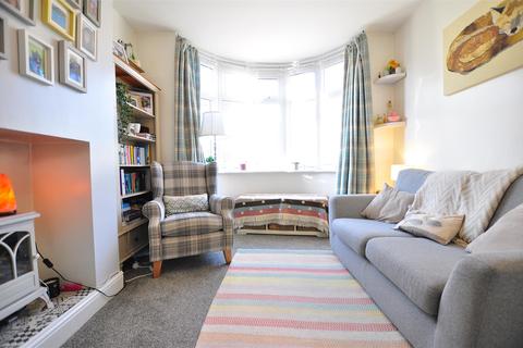 25 Beecher Road, Halesowen, B63 2DW