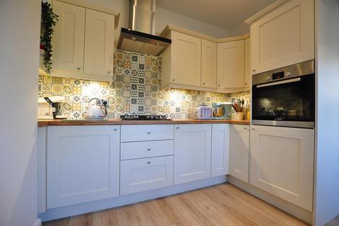 25 Beecher Road, Halesowen, B63 2DW